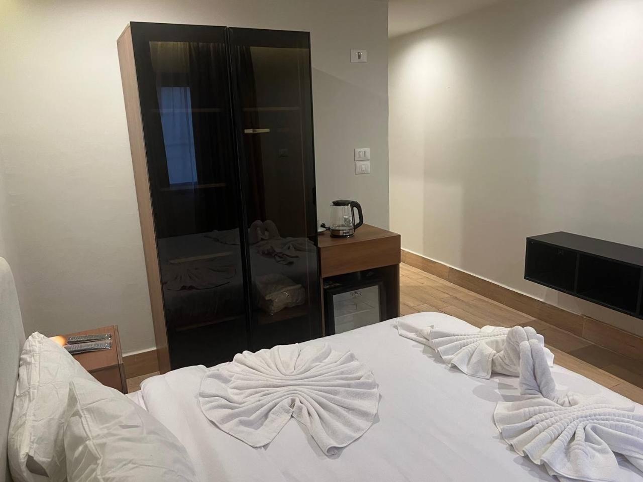 Kafret el-Gabal Maro Pyramids Hotel מראה חיצוני תמונה