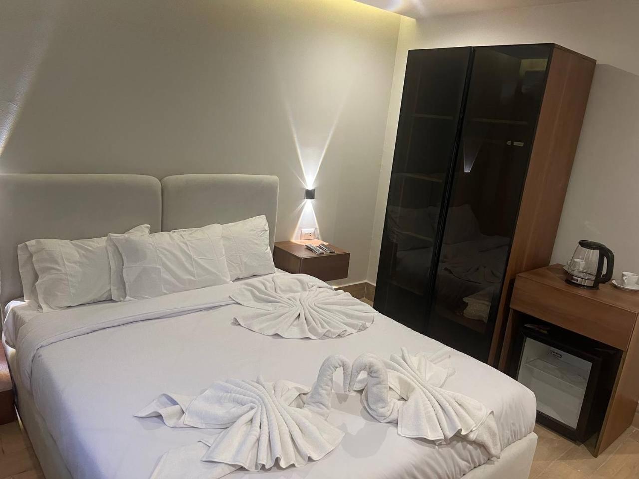 Kafret el-Gabal Maro Pyramids Hotel מראה חיצוני תמונה