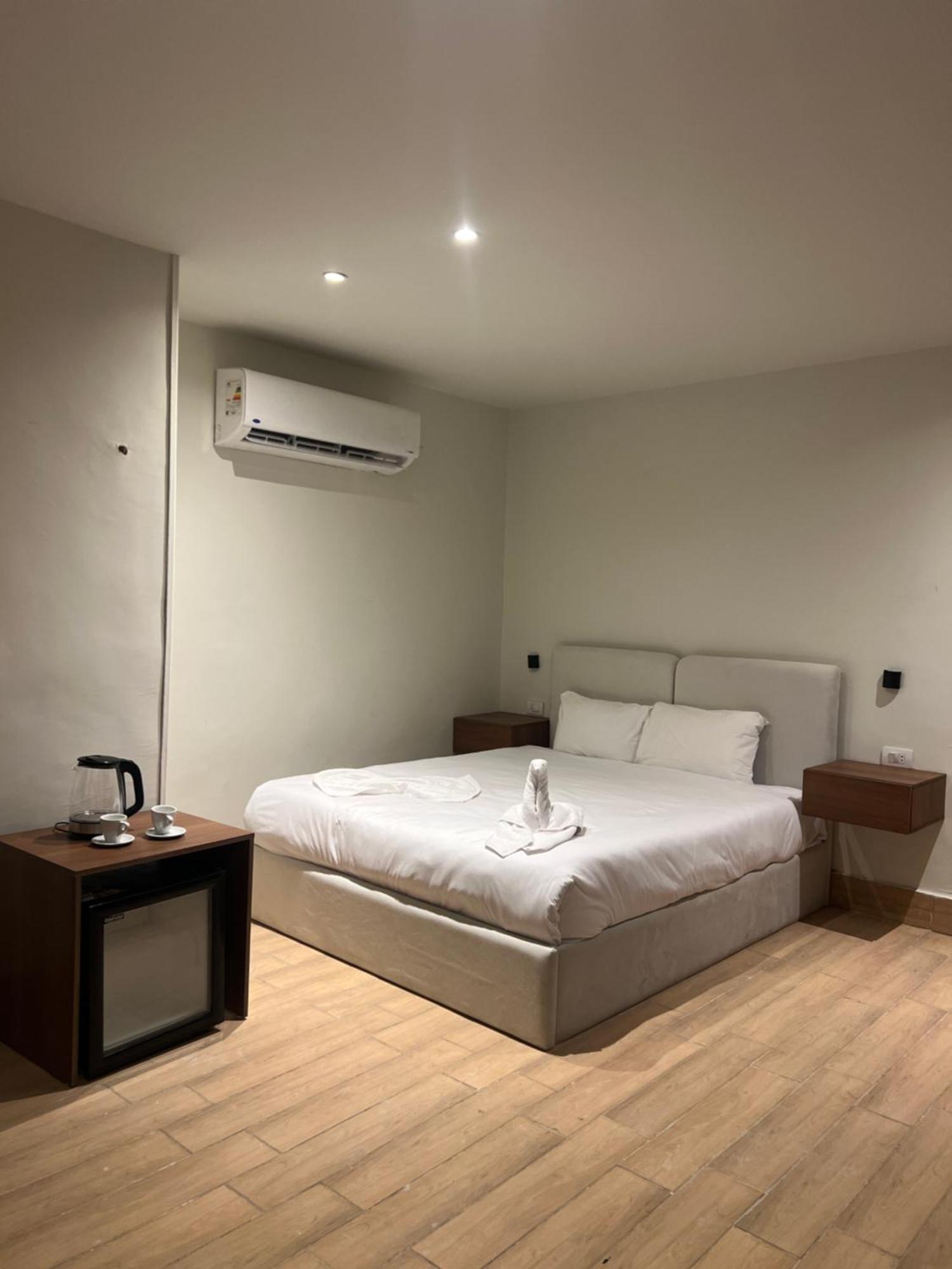 Kafret el-Gabal Maro Pyramids Hotel מראה חיצוני תמונה